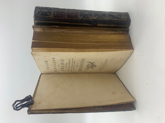 Voyage de M. Niebuhr en Arabie et en d'autres pays de l'Orient. Avec l'extrait de sa description de l'Arabie & des observations de Mr. Forskal Tome I (-II)